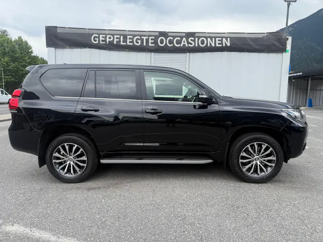 Toyota Land Cruiser 2.8TD Premium Automatic *CH-FZ* STANDHEIZUNG * LEDER * 201 PS 500 NM*