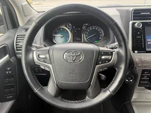 Toyota Land Cruiser 2.8TD Premium Automatic *CH-FZ* STANDHEIZUNG * LEDER * 201 PS 500 NM*