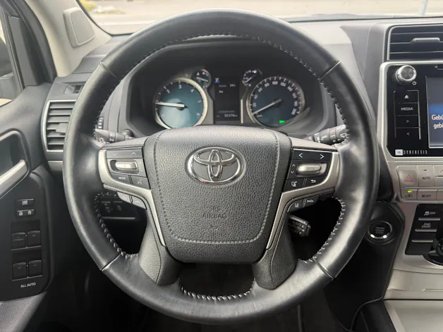 Toyota Land Cruiser 2.8TD Premium Automatic *CH-FZ* STANDHEIZUNG * LEDER * 201 PS 500 NM*