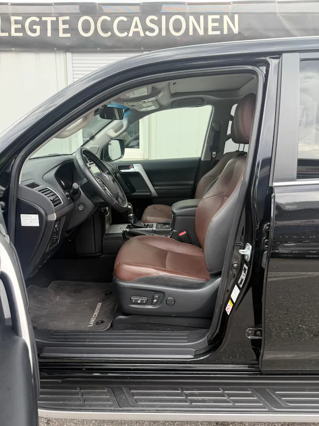 Toyota Land Cruiser 2.8TD Premium Automatic *CH-FZ* STANDHEIZUNG * LEDER * 201 PS 500 NM*