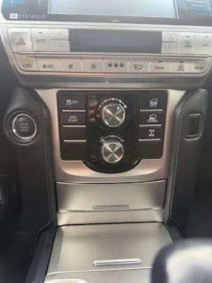 Toyota Land Cruiser 2.8TD Premium Automatic *CH-FZ* STANDHEIZUNG * LEDER * 201 PS 500 NM*