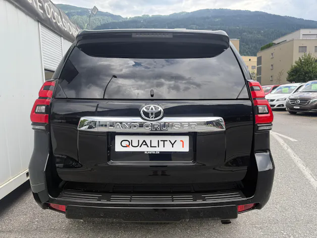 Toyota Land Cruiser 2.8TD Premium Automatic *CH-FZ* STANDHEIZUNG * LEDER * 201 PS 500 NM*