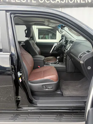 Toyota Land Cruiser 2.8TD Premium Automatic *CH-FZ* STANDHEIZUNG * LEDER * 201 PS 500 NM*