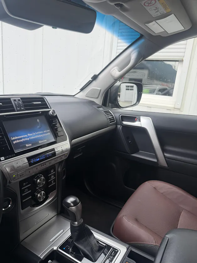 Toyota Land Cruiser 2.8TD Premium Automatic *CH-FZ* STANDHEIZUNG * LEDER * 201 PS 500 NM*