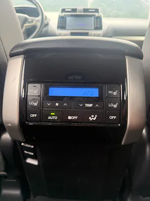 Toyota Land Cruiser 2.8TD Premium Automatic *CH-FZ* STANDHEIZUNG * LEDER * 201 PS 500 NM*