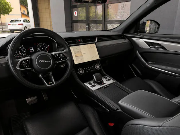 Jaguar F-Pace 2.0 D200 R-Dynamic MHEV SE AWD
