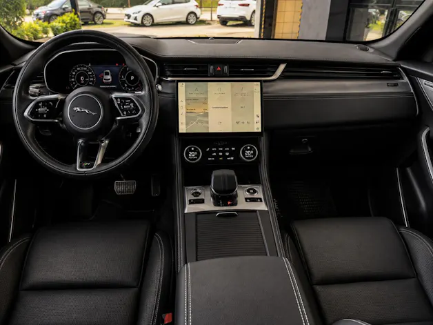 Jaguar F-Pace 2.0 D200 R-Dynamic MHEV SE AWD