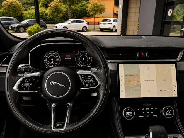 Jaguar F-Pace 2.0 D200 R-Dynamic MHEV SE AWD