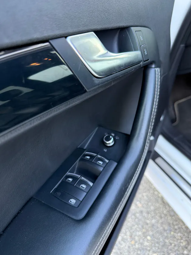Audi RS3 Sportback 2.5 TFSI quattro S-tronic *FRISCH MFK* LEDER* 19"ALU*INOX ENDSCHALLDÄMPFER*