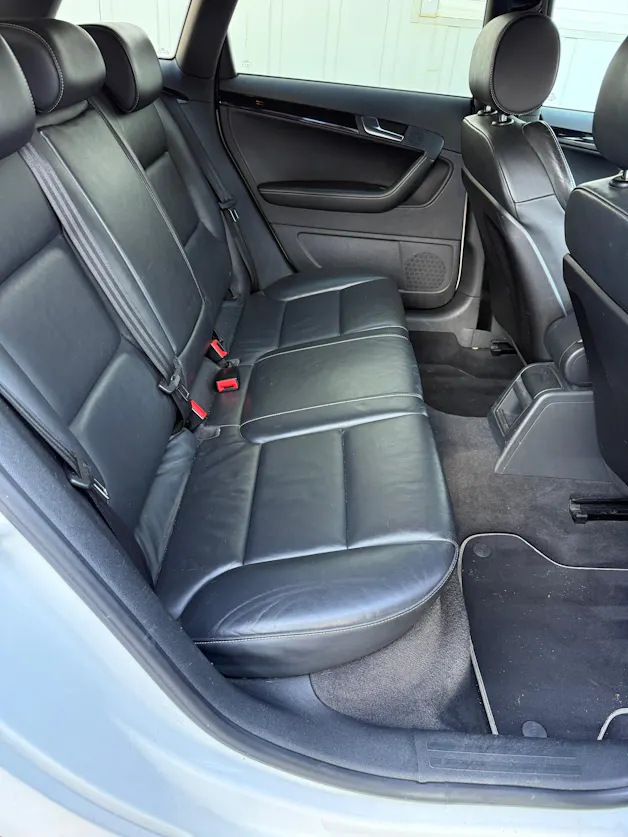 Audi RS3 Sportback 2.5 TFSI quattro S-tronic *FRISCH MFK* LEDER* 19"ALU*INOX ENDSCHALLDÄMPFER*