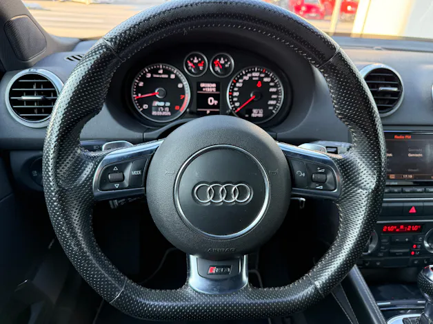 Audi RS3 Sportback 2.5 TFSI quattro S-tronic *FRISCH MFK* LEDER* 19"ALU*INOX ENDSCHALLDÄMPFER*