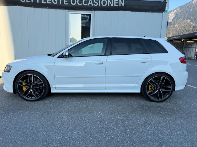 Audi RS3 Sportback 2.5 TFSI quattro S-tronic *FRISCH MFK* LEDER* 19"ALU*INOX ENDSCHALLDÄMPFER*