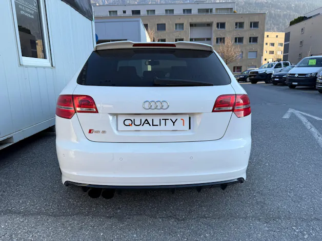 Audi RS3 Sportback 2.5 TFSI quattro S-tronic *FRISCH MFK* LEDER* 19"ALU*INOX ENDSCHALLDÄMPFER*