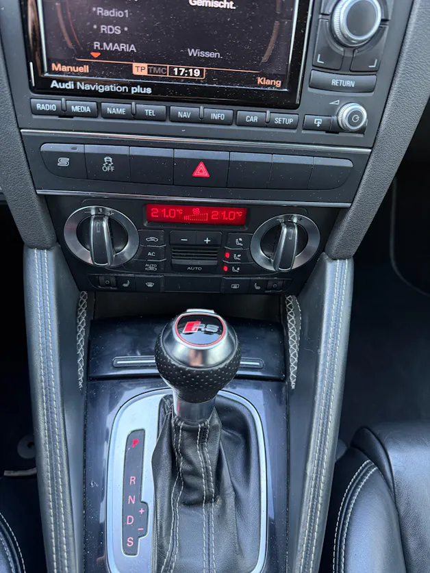 Audi RS3 Sportback 2.5 TFSI quattro S-tronic *FRISCH MFK* LEDER* 19"ALU*INOX ENDSCHALLDÄMPFER*