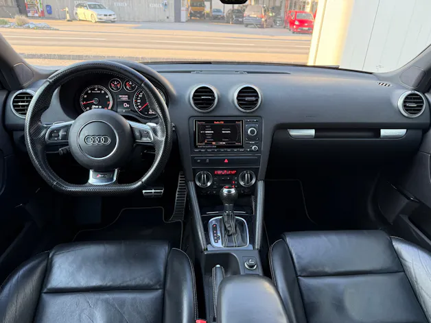 Audi RS3 Sportback 2.5 TFSI quattro S-tronic *FRISCH MFK* LEDER* 19"ALU*INOX ENDSCHALLDÄMPFER*