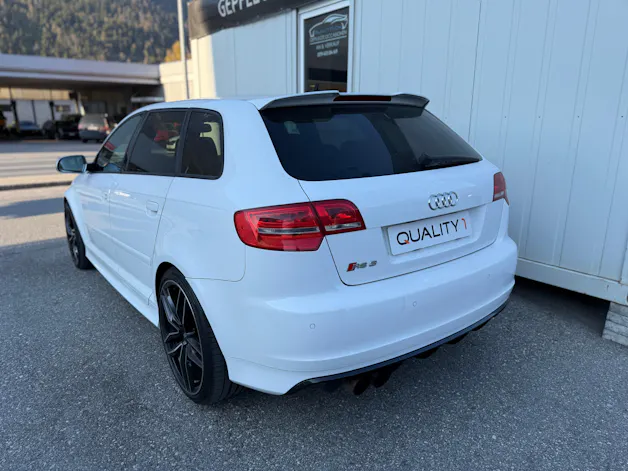 Audi RS3 Sportback 2.5 TFSI quattro S-tronic *FRISCH MFK* LEDER* 19"ALU*INOX ENDSCHALLDÄMPFER*