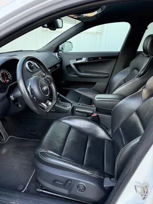 Audi RS3 Sportback 2.5 TFSI quattro S-tronic *FRISCH MFK* LEDER* 19"ALU*INOX ENDSCHALLDÄMPFER*