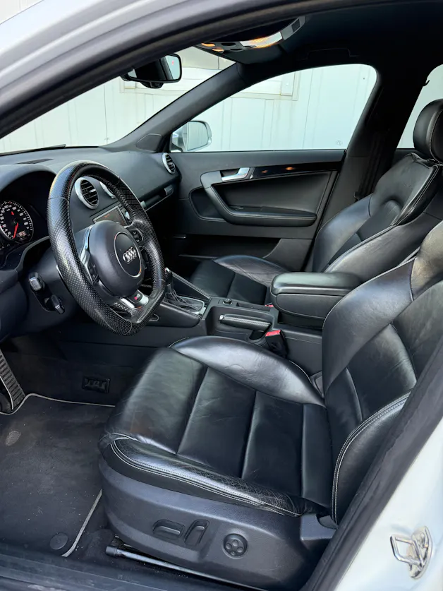 Audi RS3 Sportback 2.5 TFSI quattro S-tronic *FRISCH MFK* LEDER* 19"ALU*INOX ENDSCHALLDÄMPFER*