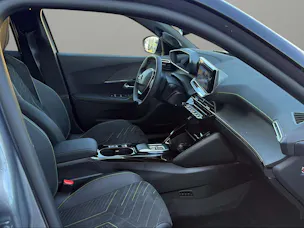 Peugeot 2008 1.2 145 MHEV GT