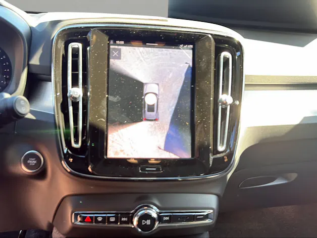 Volvo XC40 B3 Benzin Mild Hybrid Plus Dark DCT