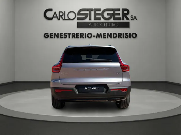 Volvo XC40 B3 Benzin Mild Hybrid Plus Dark DCT