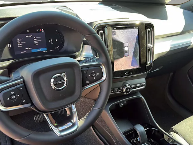 Volvo XC40 B3 Benzin Mild Hybrid Plus Dark DCT