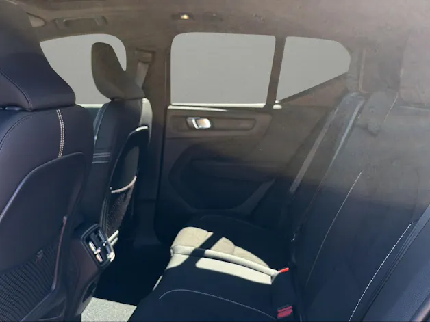Volvo XC40 B3 Benzin Mild Hybrid Plus Dark DCT