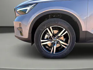 Volvo XC40 B3 Benzin Mild Hybrid Plus Dark DCT
