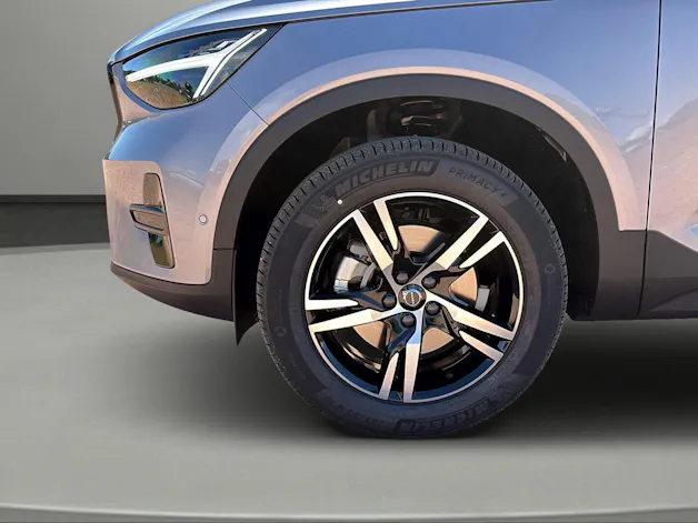 Volvo XC40 B3 Benzin Mild Hybrid Plus Dark DCT
