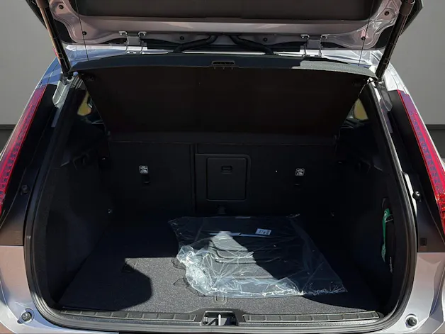 Volvo XC40 B3 Benzin Mild Hybrid Plus Dark DCT