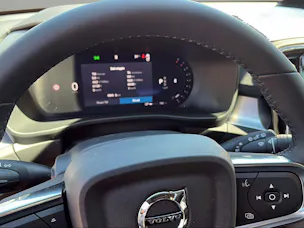 Volvo XC40 B3 Benzin Mild Hybrid Plus Dark DCT