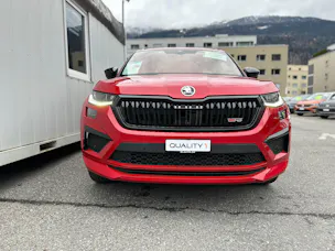 Škoda SKODA Kodiaq RS 4x4 PANORAMA * AHK * CH * 20" ALU* 8 FACH*STANDHEIZUNG*