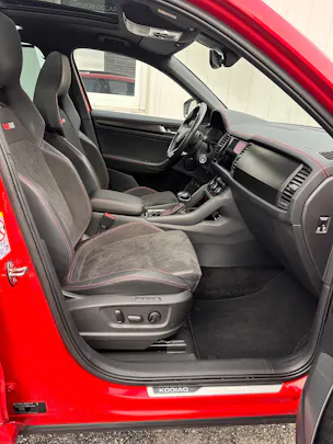 Škoda SKODA Kodiaq RS 4x4 PANORAMA * AHK * CH * 20" ALU* 8 FACH*STANDHEIZUNG*