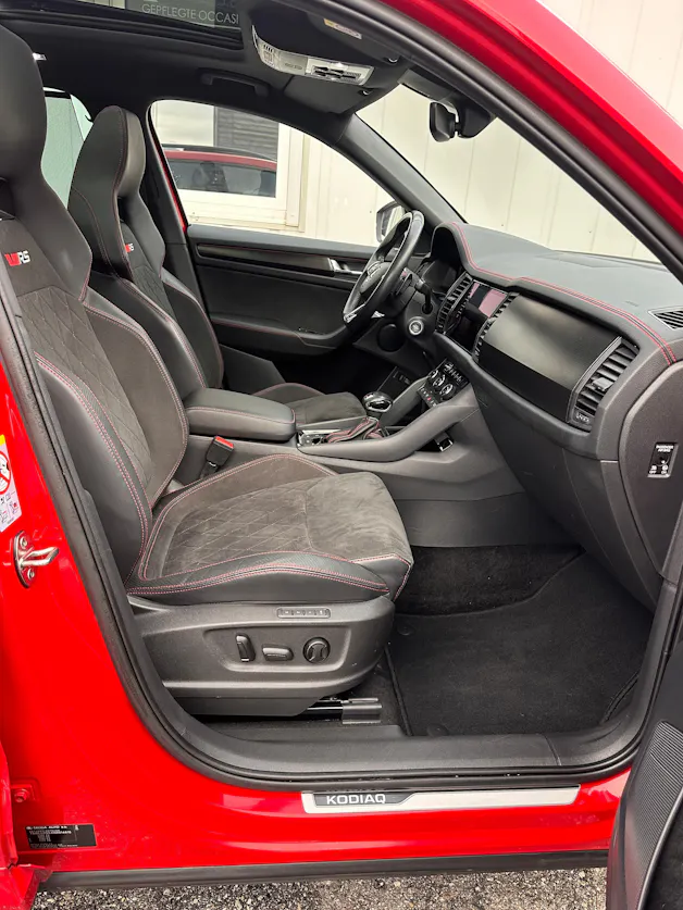 Škoda SKODA Kodiaq RS 4x4 PANORAMA * AHK * CH * 20" ALU* 8 FACH*STANDHEIZUNG*