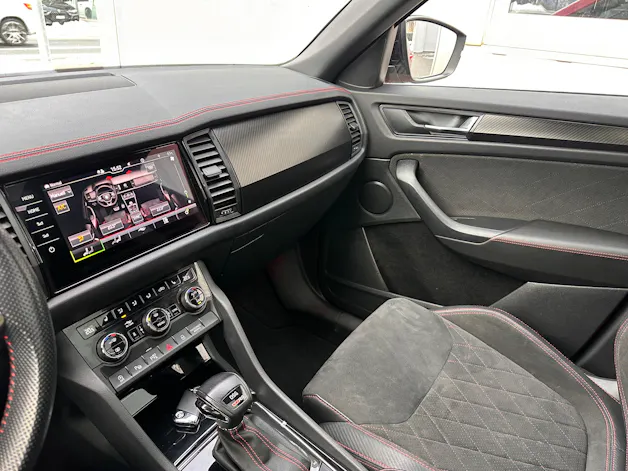 Škoda SKODA Kodiaq RS 4x4 PANORAMA * AHK * CH * 20" ALU* 8 FACH*STANDHEIZUNG*