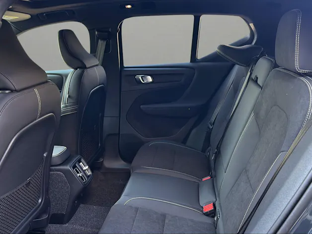 Volvo XC40 B3 Benzin Mild Hybrid Plus Dark DCT