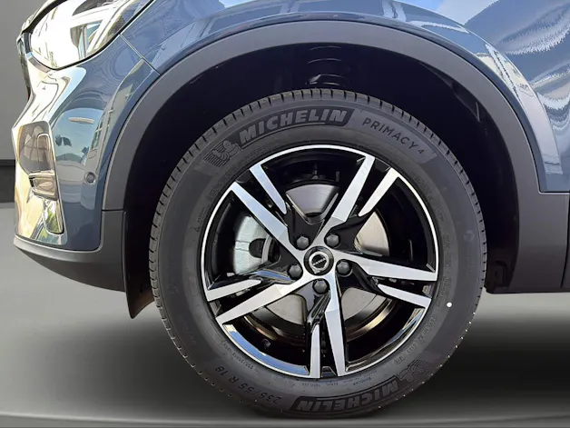 Volvo XC40 B3 Benzin Mild Hybrid Plus Dark DCT