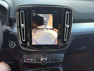 Volvo XC40 B3 Benzin Mild Hybrid Plus Dark DCT