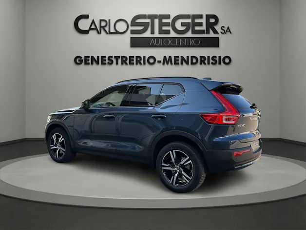 Volvo XC40 B3 Benzin Mild Hybrid Plus Dark DCT