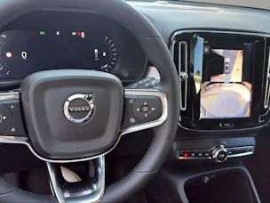 Volvo XC40 B3 Benzin Mild Hybrid Plus Dark DCT