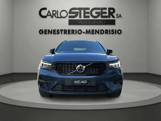 Volvo XC40 B3 Benzin Mild Hybrid Plus Dark DCT