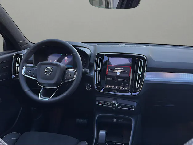 Volvo XC40 B3 Benzin Mild Hybrid Plus Dark DCT