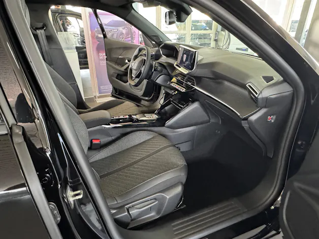 Peugeot 2008 1.2 145 MHEV Allure