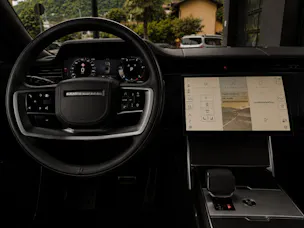 Land Rover Range Rover LWB D350 3.0D I6 MHEV Autobiography