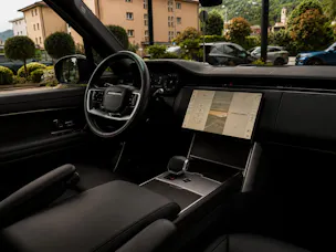 Land Rover Range Rover LWB D350 3.0D I6 MHEV Autobiography