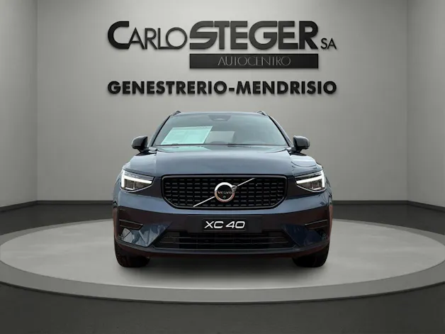 Volvo XC40 B3 Benzin Mild Hybrid Plus Dark DCT