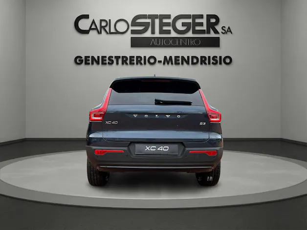Volvo XC40 B3 Benzin Mild Hybrid Plus Dark DCT