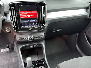 Volvo XC40 B3 Benzin Mild Hybrid Plus Dark DCT
