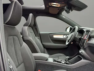 Volvo XC40 B3 Benzin Mild Hybrid Plus Dark DCT