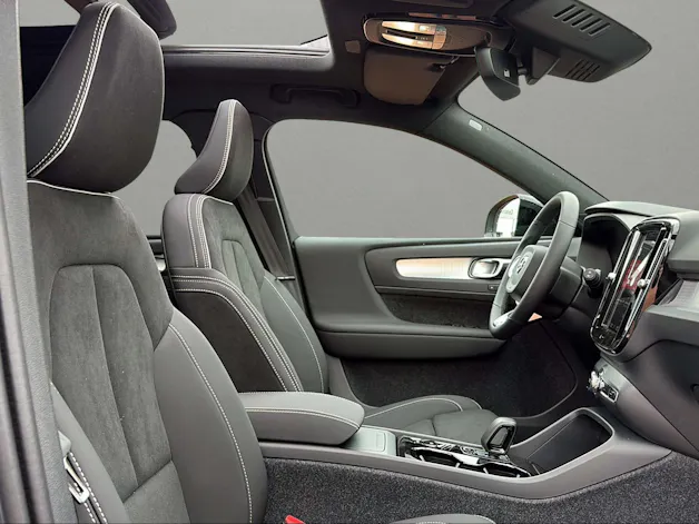 Volvo XC40 B3 Benzin Mild Hybrid Plus Dark DCT